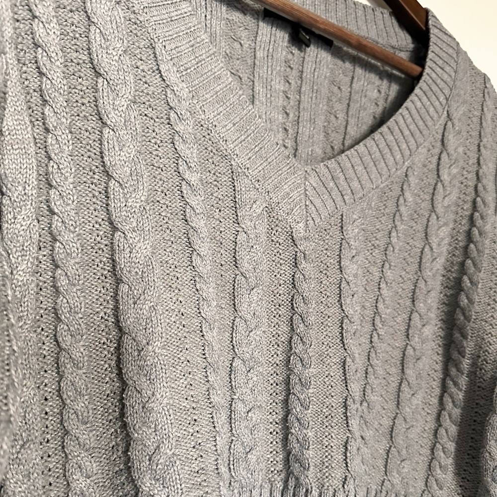 Love Tree Cropped Knitted Grey Sweater.  Size Large.